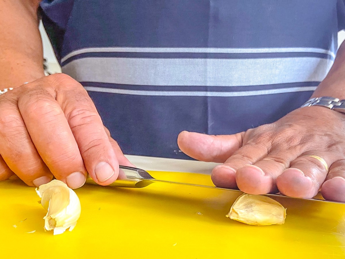 How to Crush&nbsp;Garlic